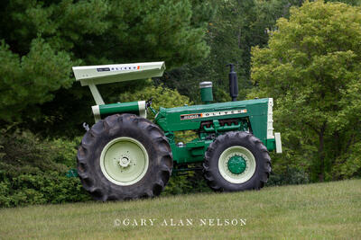 1968 Oliver 2050 with Front Wheel Assist.