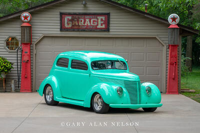 1938 Ford 2-door standard