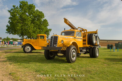 1948 Mack EQX & 1932 Pierce Arrow