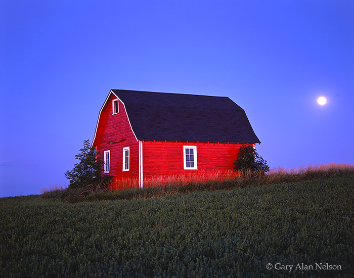 &nbsp;MN-91-25-FM Electric red barn and moonrise, Brown County, Minnesota.