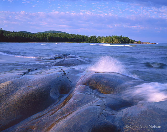 ON-05-5-PP SMOOTH ROCK AND SURF ON LAKE SUPERIOR, NEYS PROVINCIAL PARK, ONTARIO