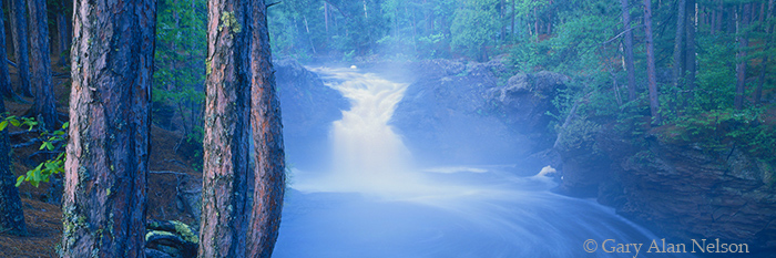 WI-94-23P-SP The Amnicon River flowing through Amnicon Falls State Park, Wisconsin