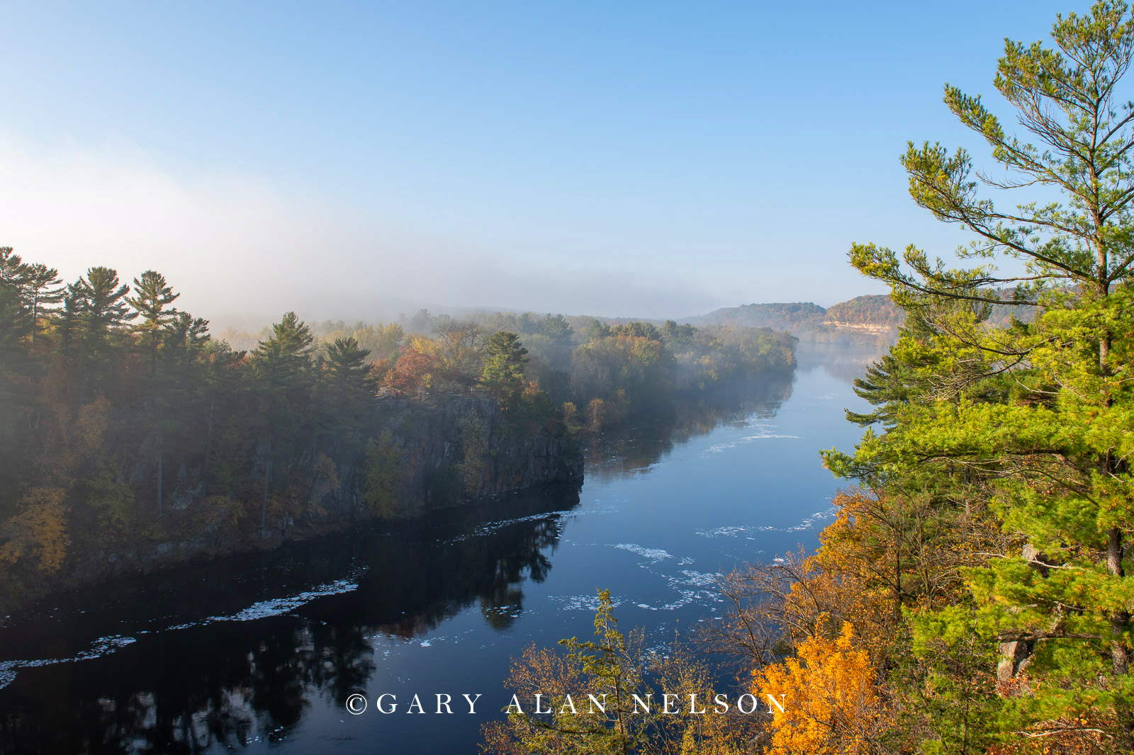 Sunrise, autum and fog over the St. Croix River, St. Croix National and Scenic River, Minnesota/Wisconsin