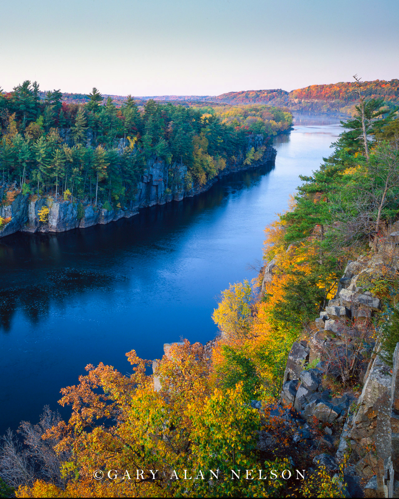 ST. CROIX RIVER IN AUTUMN, ST. CROIX NATIONAL SCENIC RIVER, INTERSTATE PARK, TAYLORS FALLS, MINNESOTA