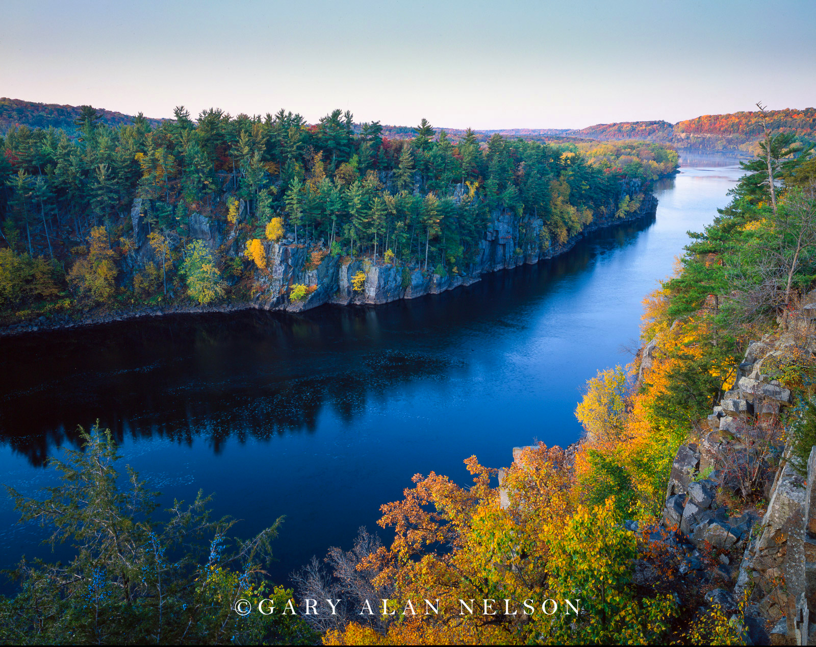 ST. CROIX RIVER IN AUTUMN, ST. CROIX NATIONAL SCENIC RIVER, INTERSTATE PARK, TAYLORS FALLS, MINNESOTA