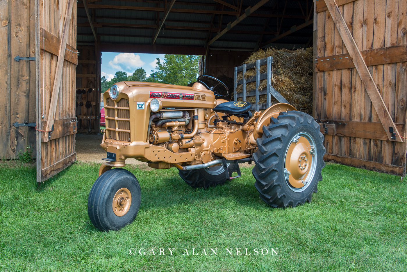 1959 Ford 971 Gold Demo
