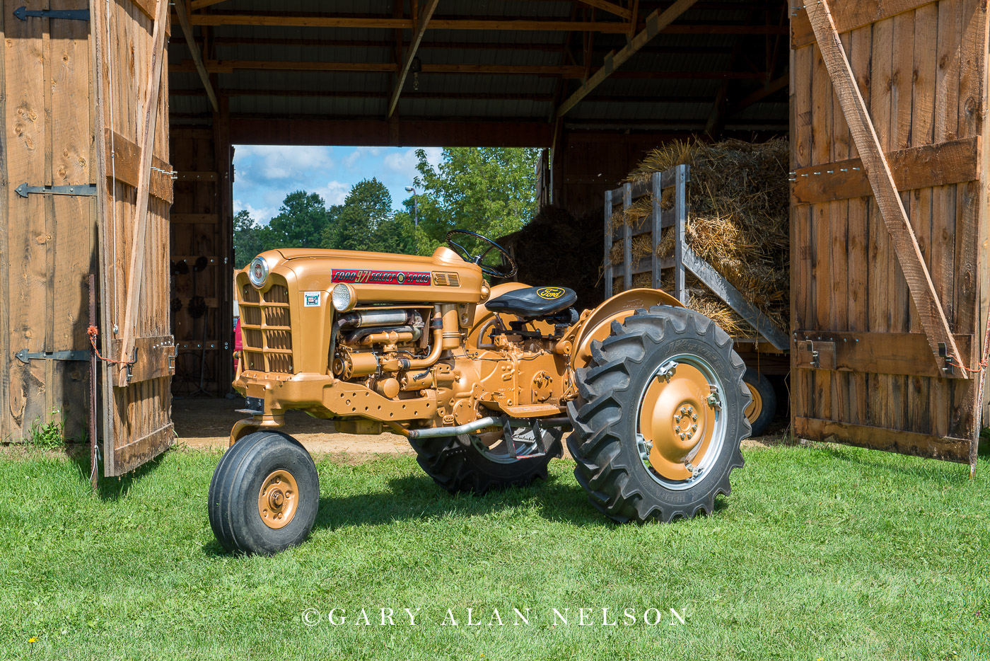 1959 Ford 971 Gold Demo