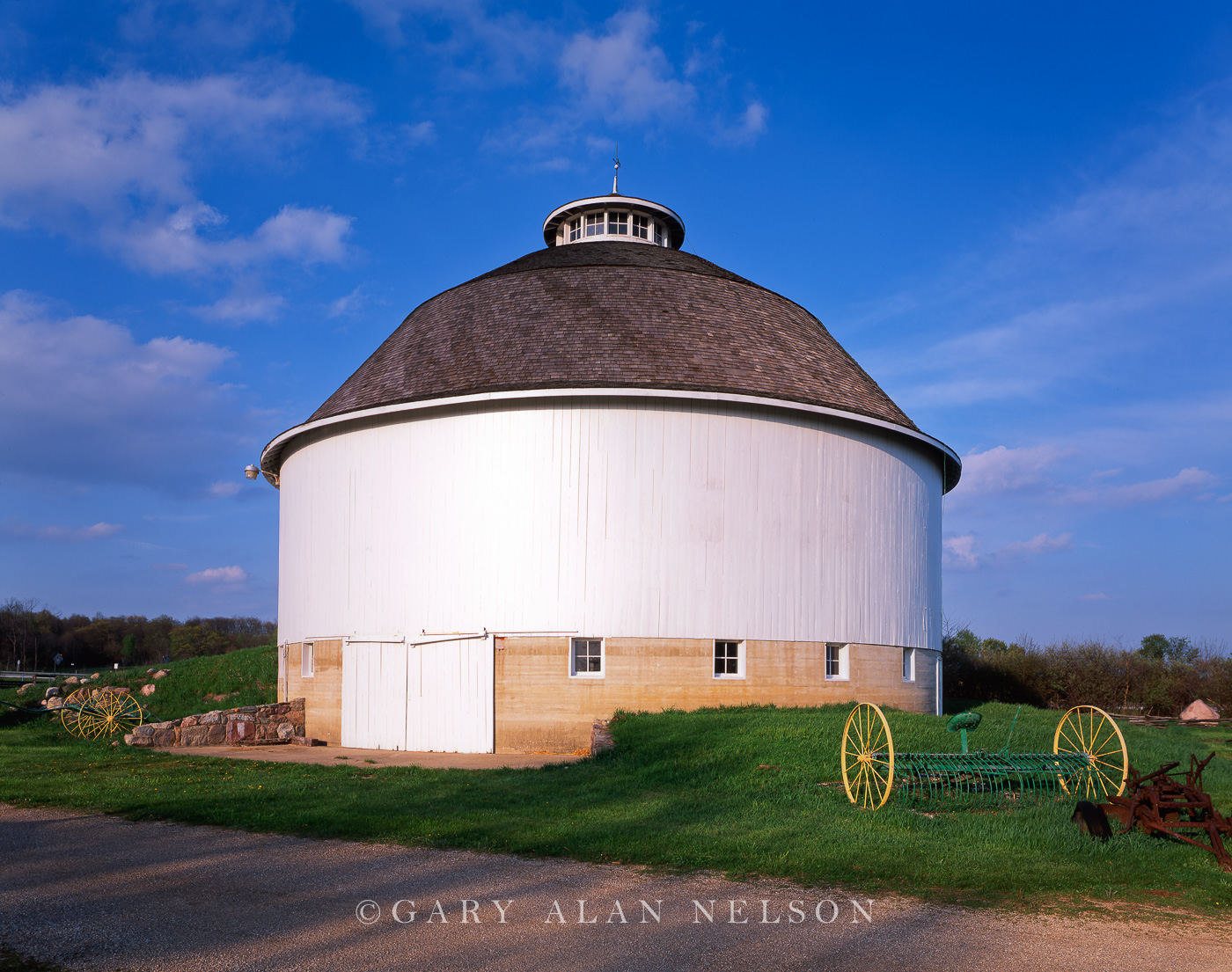 The Paxton Round Barn Fulton County, Indiana Gary Alan Nelson