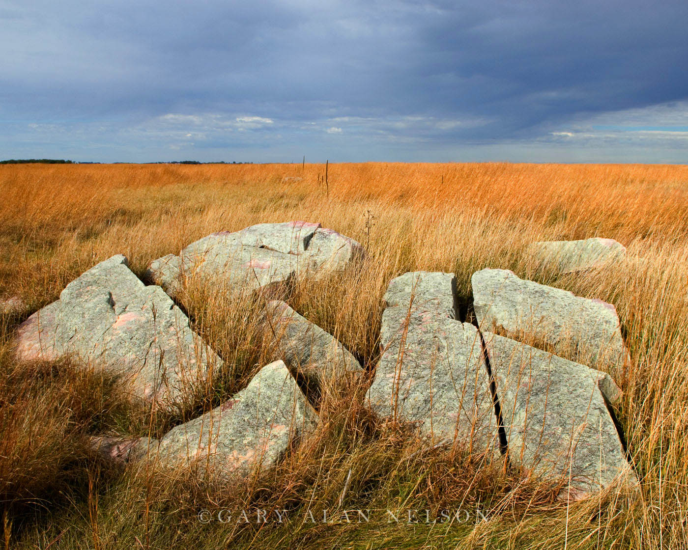 MN-11-136-NWR Sioux Quartzite rocks on the prairie, Touch the Sky National Wildlife Refuge, Minnesota
