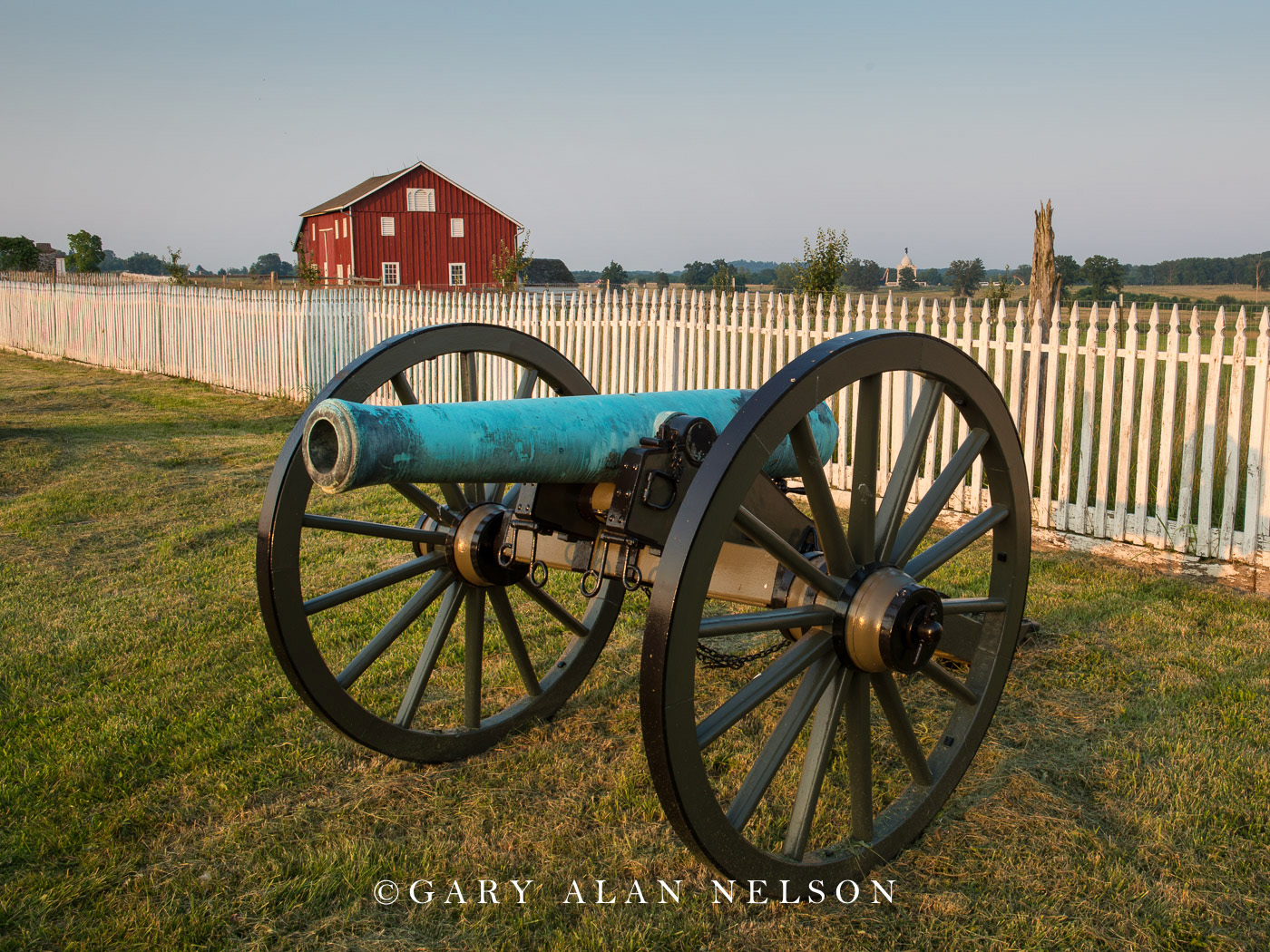 PA-12-5-NB Cannon, barn and fence at Gettysburg National Military Park, Pennsylvania