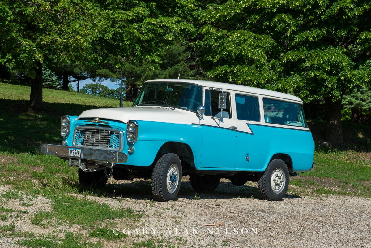 1959 International B120 4x4 Travelall