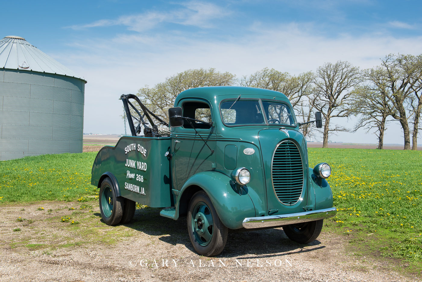 1939 Ford COE Wrecker. 