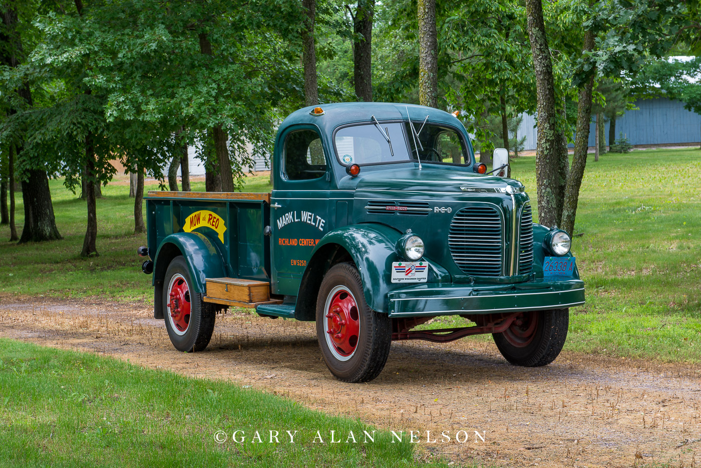 1949 REO D-19 Speed-Wagon