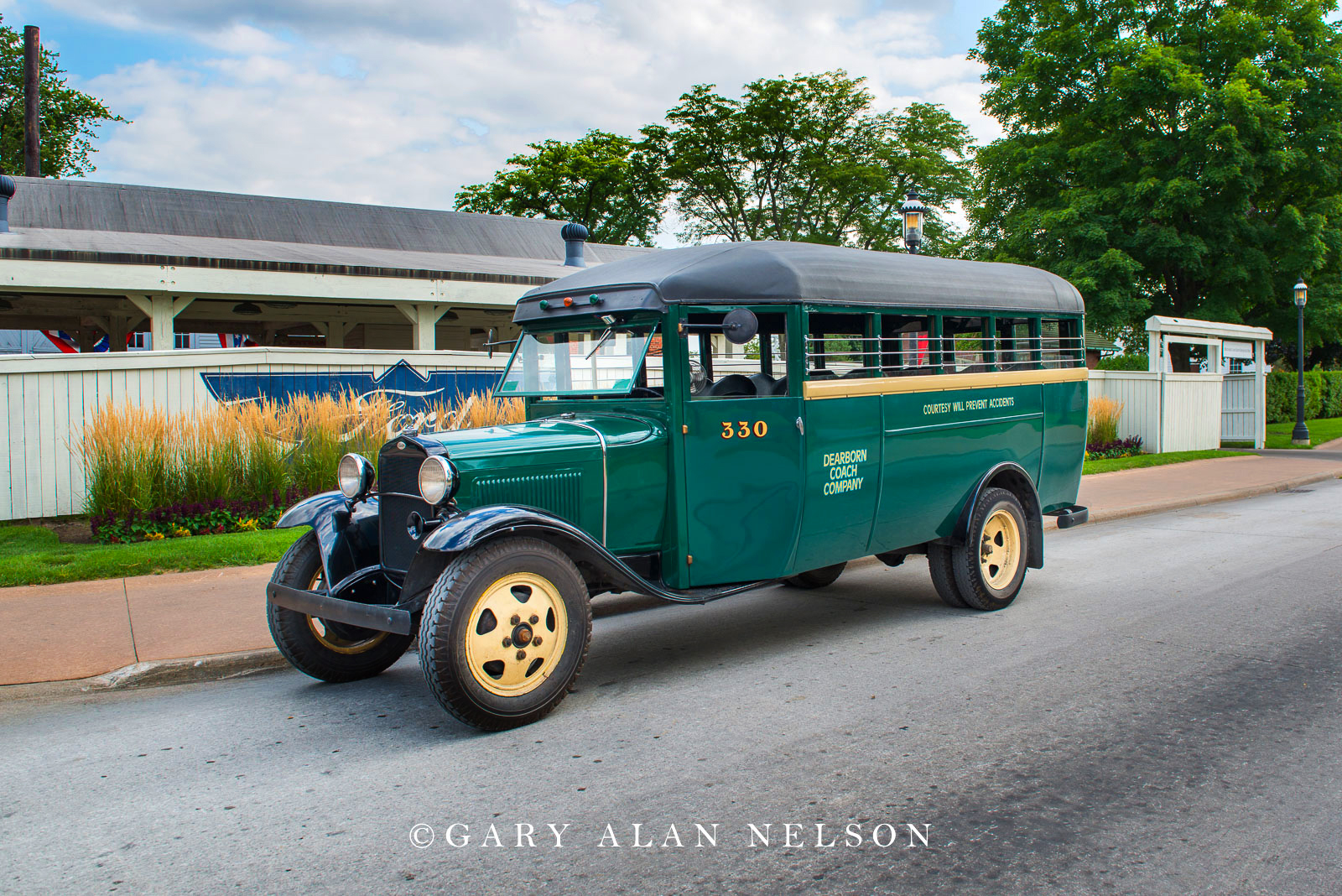 192? Ford Bus